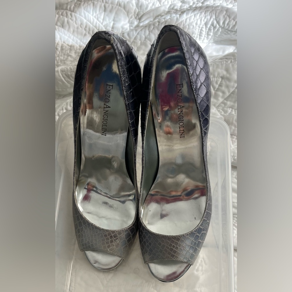 Enzo Angiolini Silver and Gray Blue Snakeskin Heels